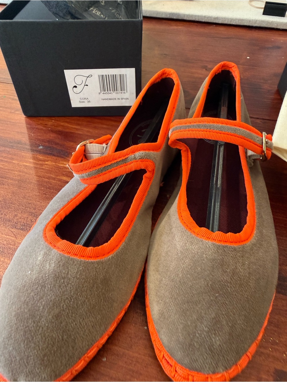 NWT chic European brand Mary janes